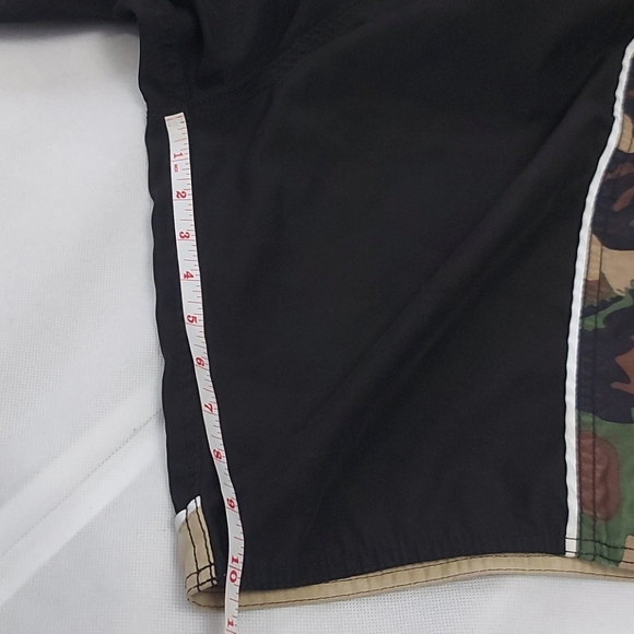 Quicksilver camo board shirts - size 33 - Picture 10 of 11